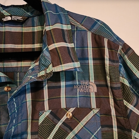 The North Face Men's Blue Plaid Short Sleeve Outdoor Hiking‎ Shirt Button Front - Picture 3 of 12